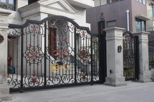 别墅庭院门围墙栏杆——上海伟阔铁艺