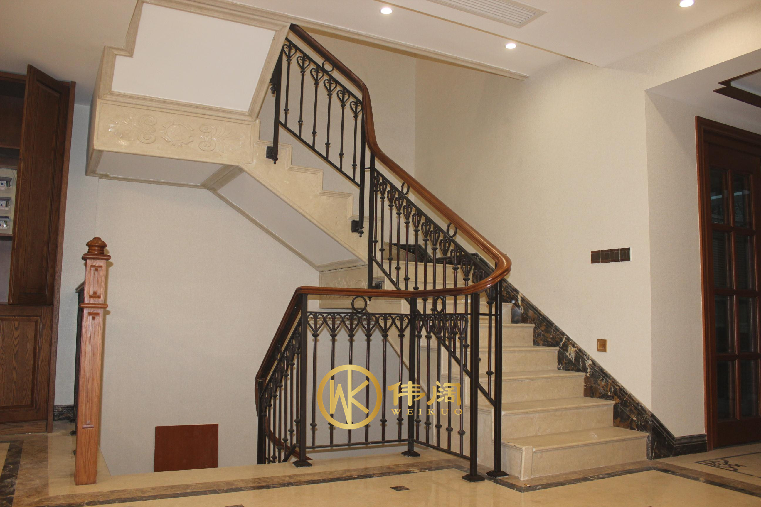 铁艺楼梯扶手护栏 别墅室内铁木扶手 旋转楼梯扶手免费设计-阿里巴巴