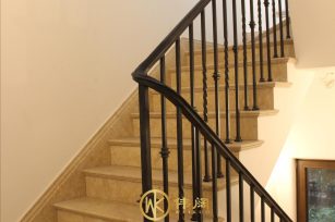 上海伟阔铁艺——楼梯置于家中彰显高贵、典雅气质