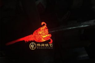 伟阔特色手工锻打花叶——上海伟阔别墅门楼梯