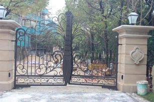 别墅铁艺大门围墙栏杆——上海伟阔别墅门楼梯