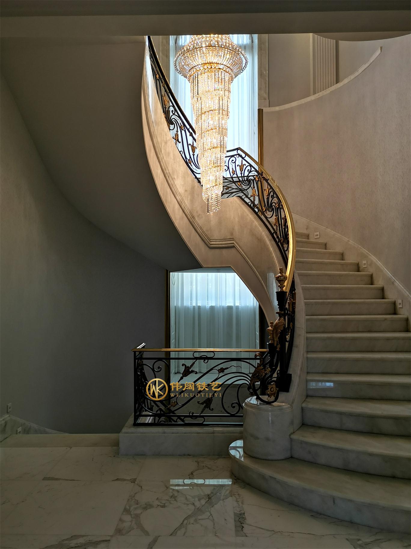 欧式风格别墅室内全木楼梯扶手装修效果图 – 设计本装修效果图